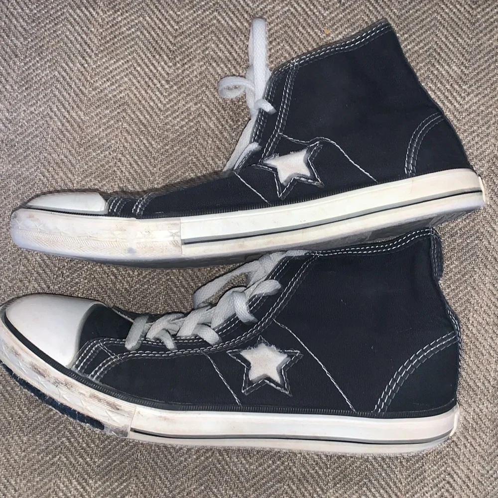 Excellent Preowned Condition Converse One Star High Top Sneaker Size 6.